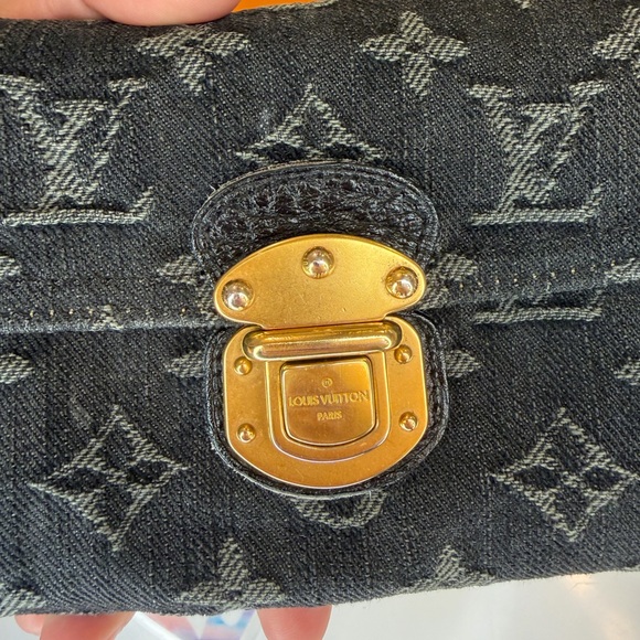 🎀 LOUIS VUITTON Black Denim Monogram Denim Amelia Wallet - Picture 6 of 15